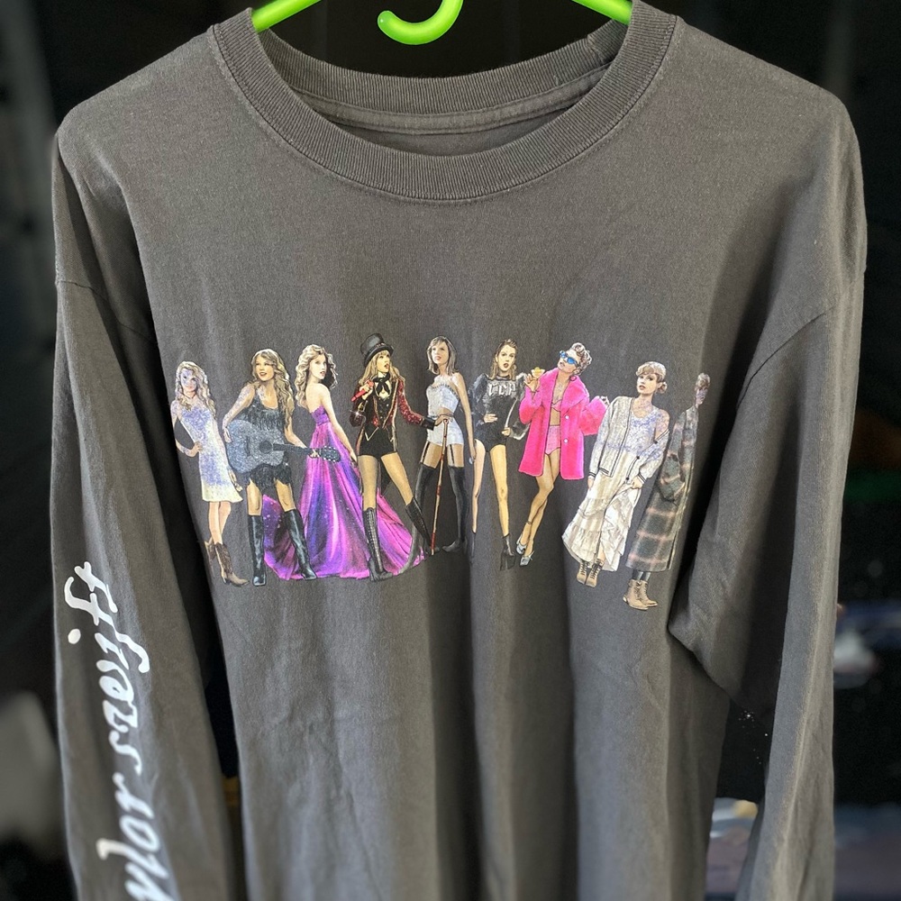 Taylor Swift Longsleeve Tee Size L